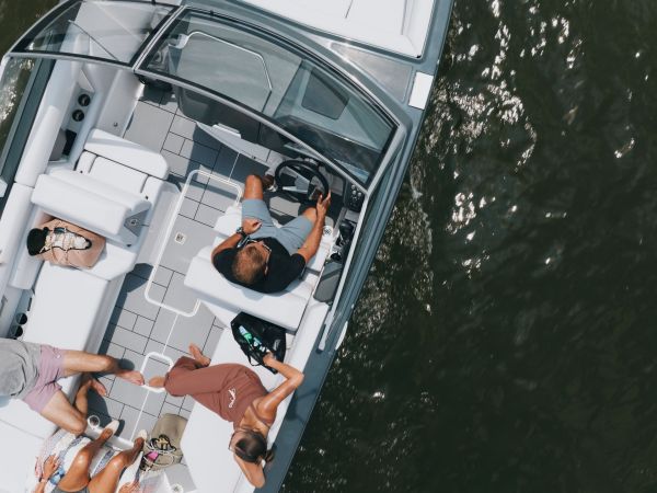 9848-AVIARA_AV28_STERN-21